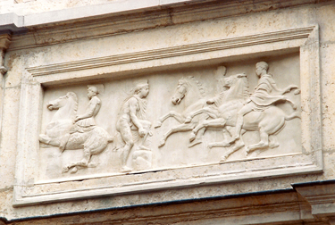 bas-relief du clotre du Palais Saint-Pierre  Lyon